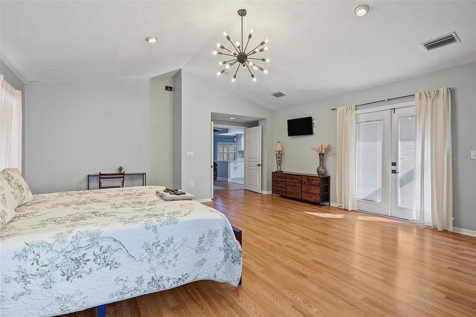 Single Family Residence at 4317 S HALE AVE, TAMPA, photo 16 of 37