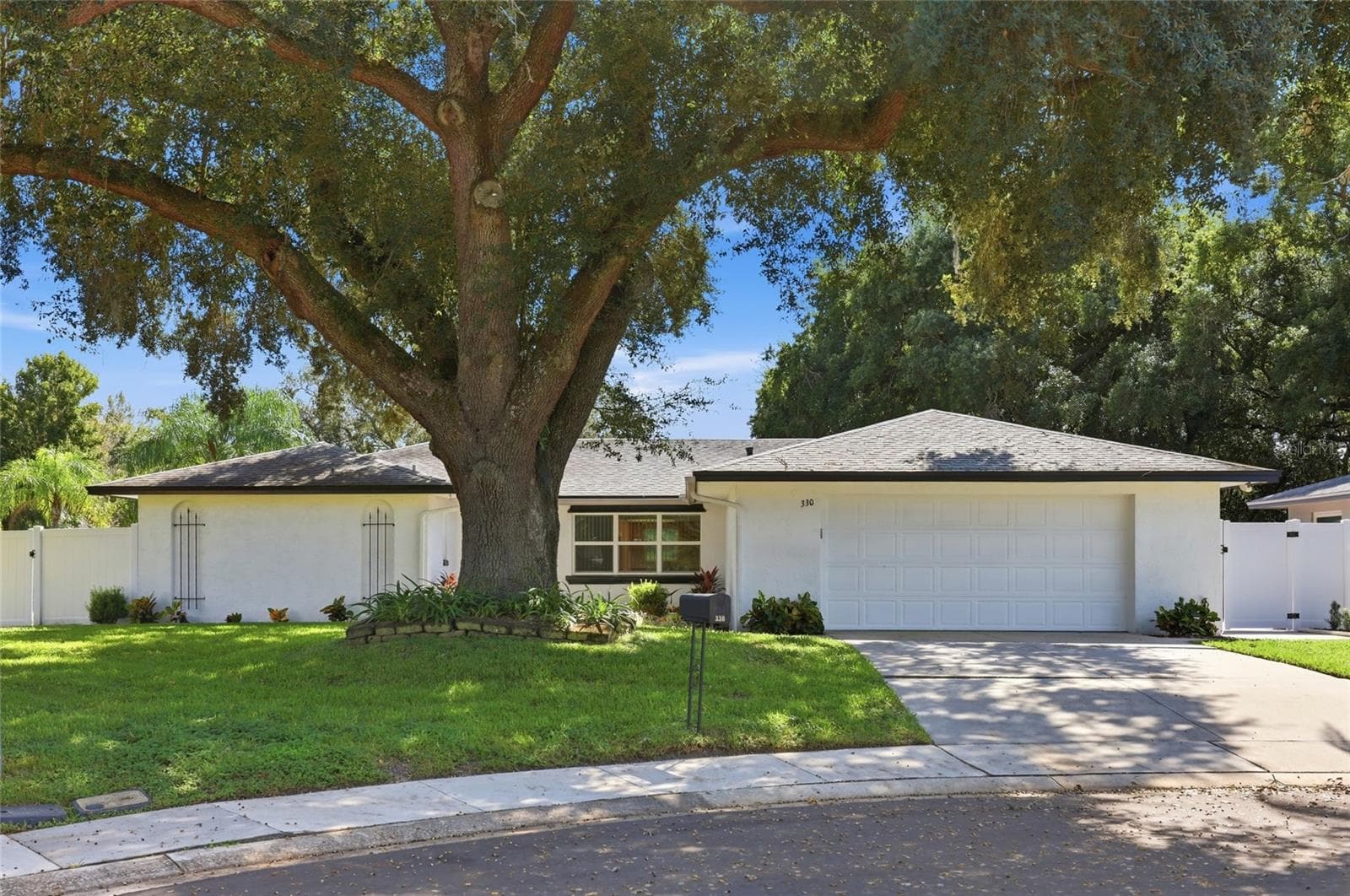 330 SABINAL ST