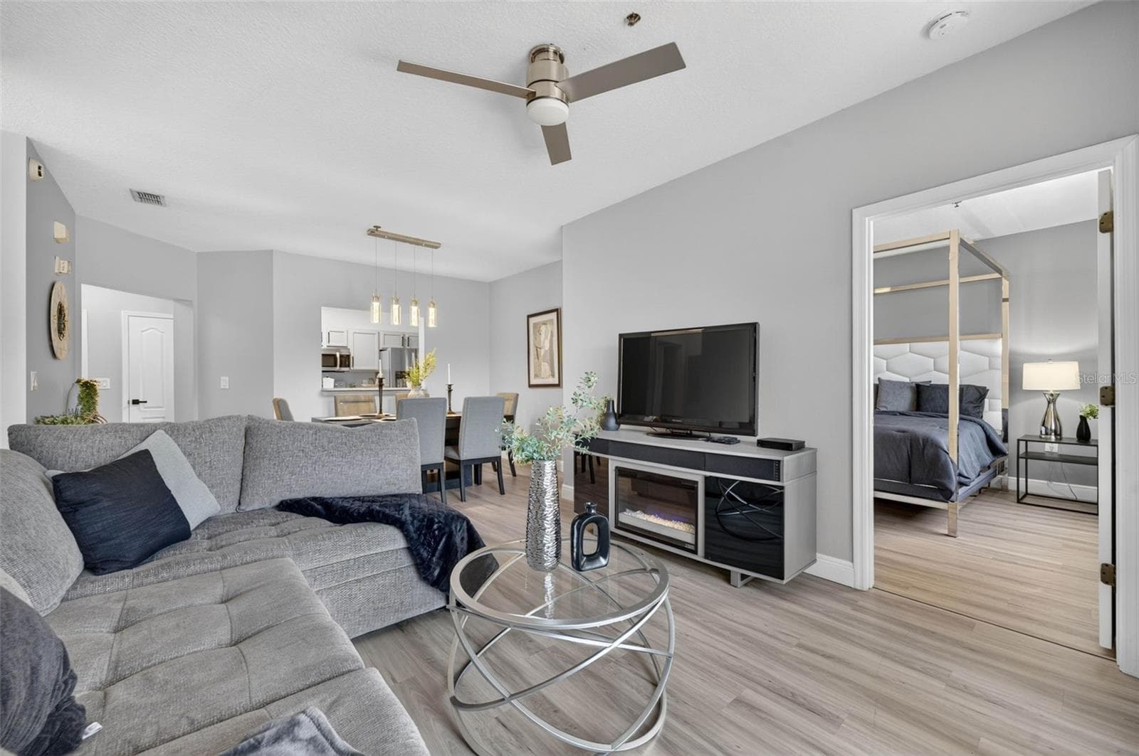 Living room looking toward primary bedroom - 4849 CYPRESS WOODS DR #1302, ORLANDO