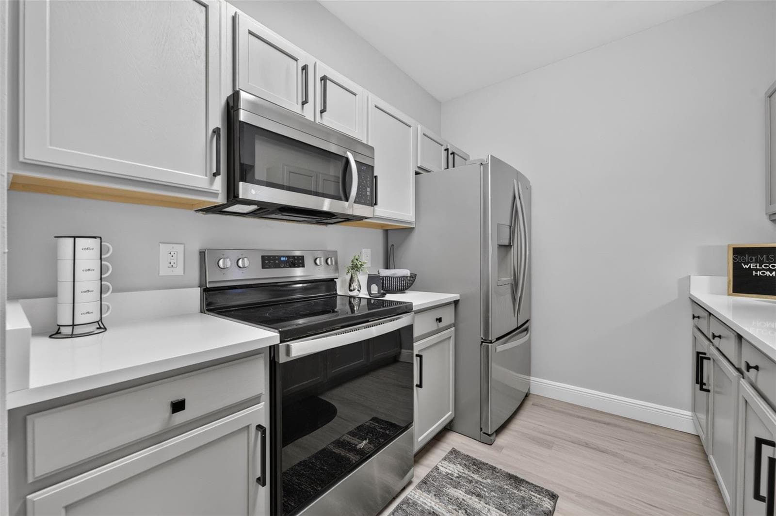 Kitchen range, microwave and refrigerator - 4849 CYPRESS WOODS DR #1302, ORLANDO