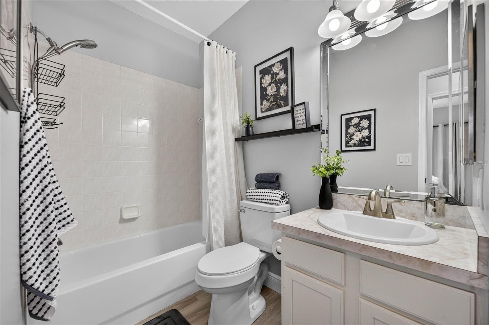 Second bath with tub and shower - 4849 CYPRESS WOODS DR #1302, ORLANDO