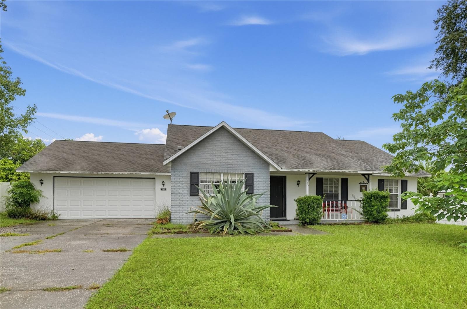 735 OAK LN