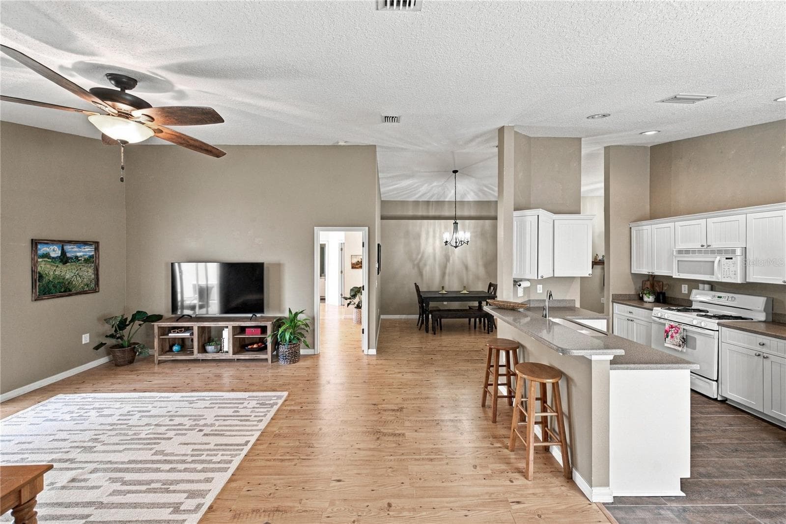 Single Family Residence at 7619 WILTSHIRE PARK PL, APOLLO BEACH, photo 9 of 45