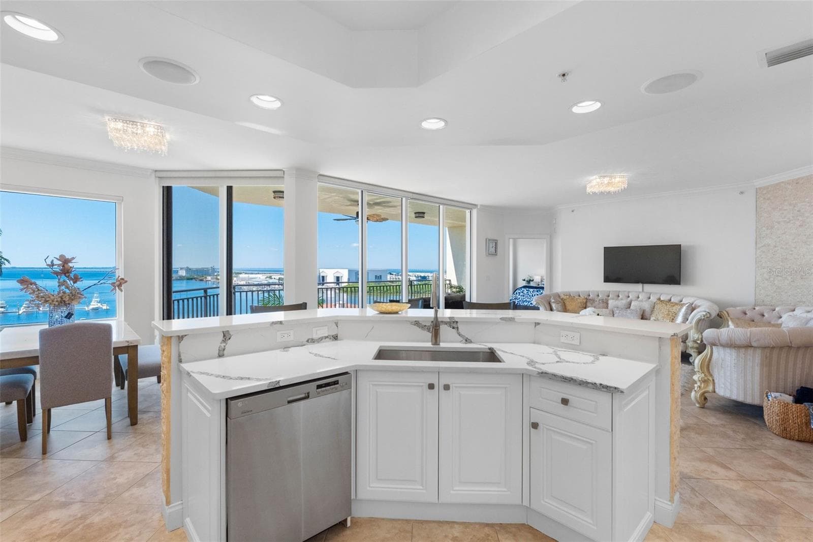 Condominium at 5823 BOWEN DANIEL DR #902, TAMPA, photo 22 of 84