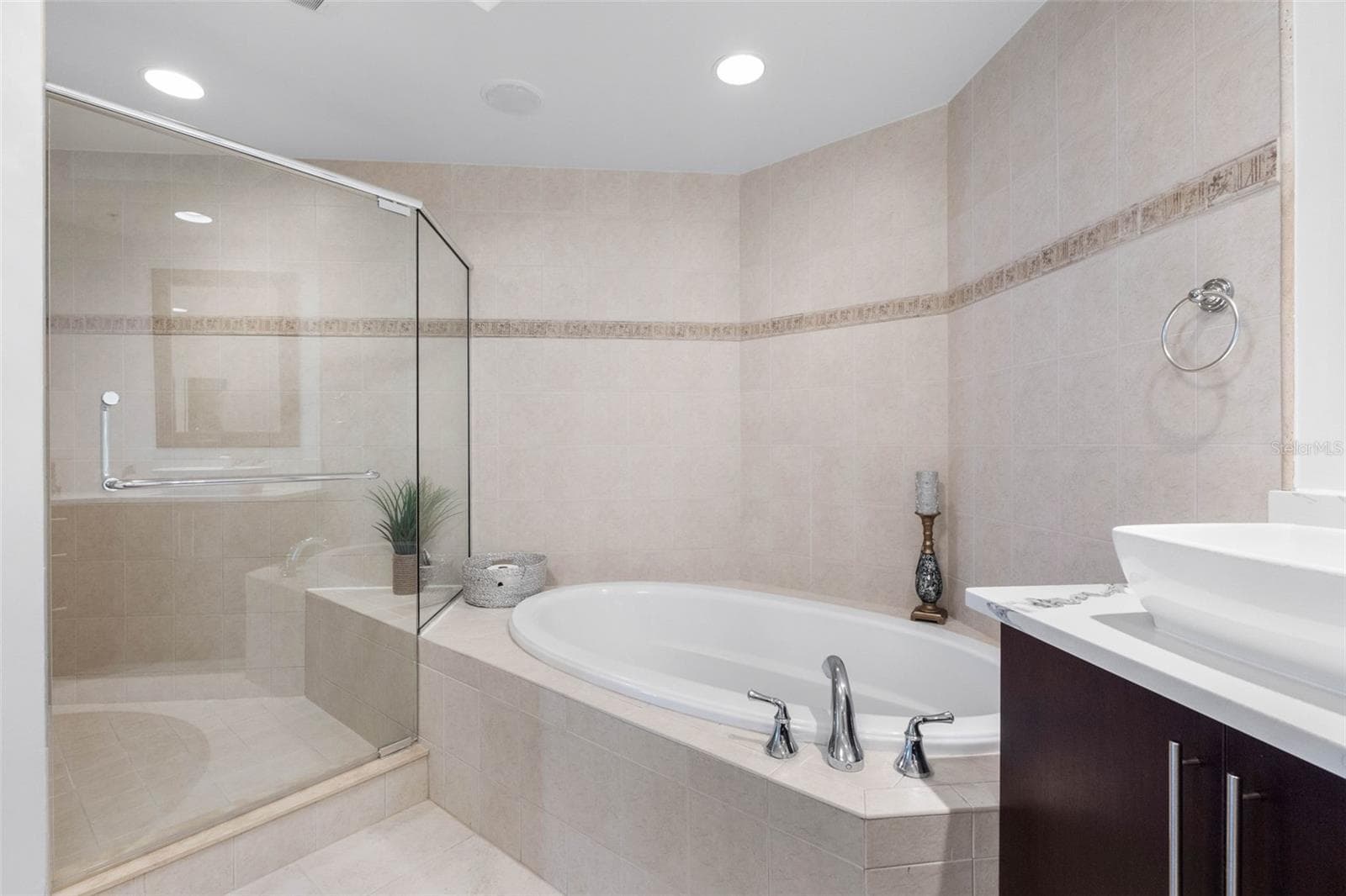 Condominium at 5823 BOWEN DANIEL DR #902, TAMPA, photo 33 of 84