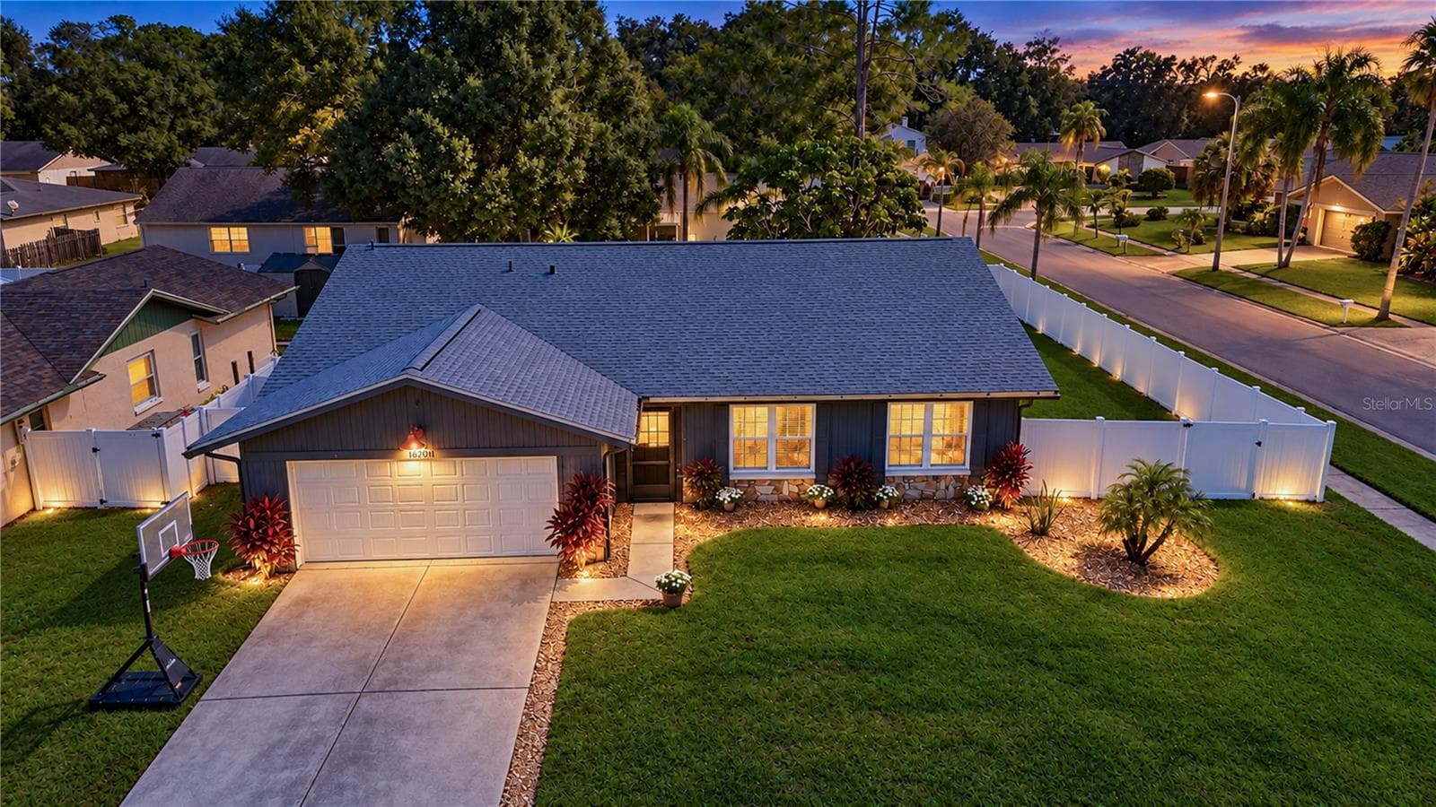 Single Family Residence at 16201 PARKSIDE DR, TAMPA, photo 2 of 32