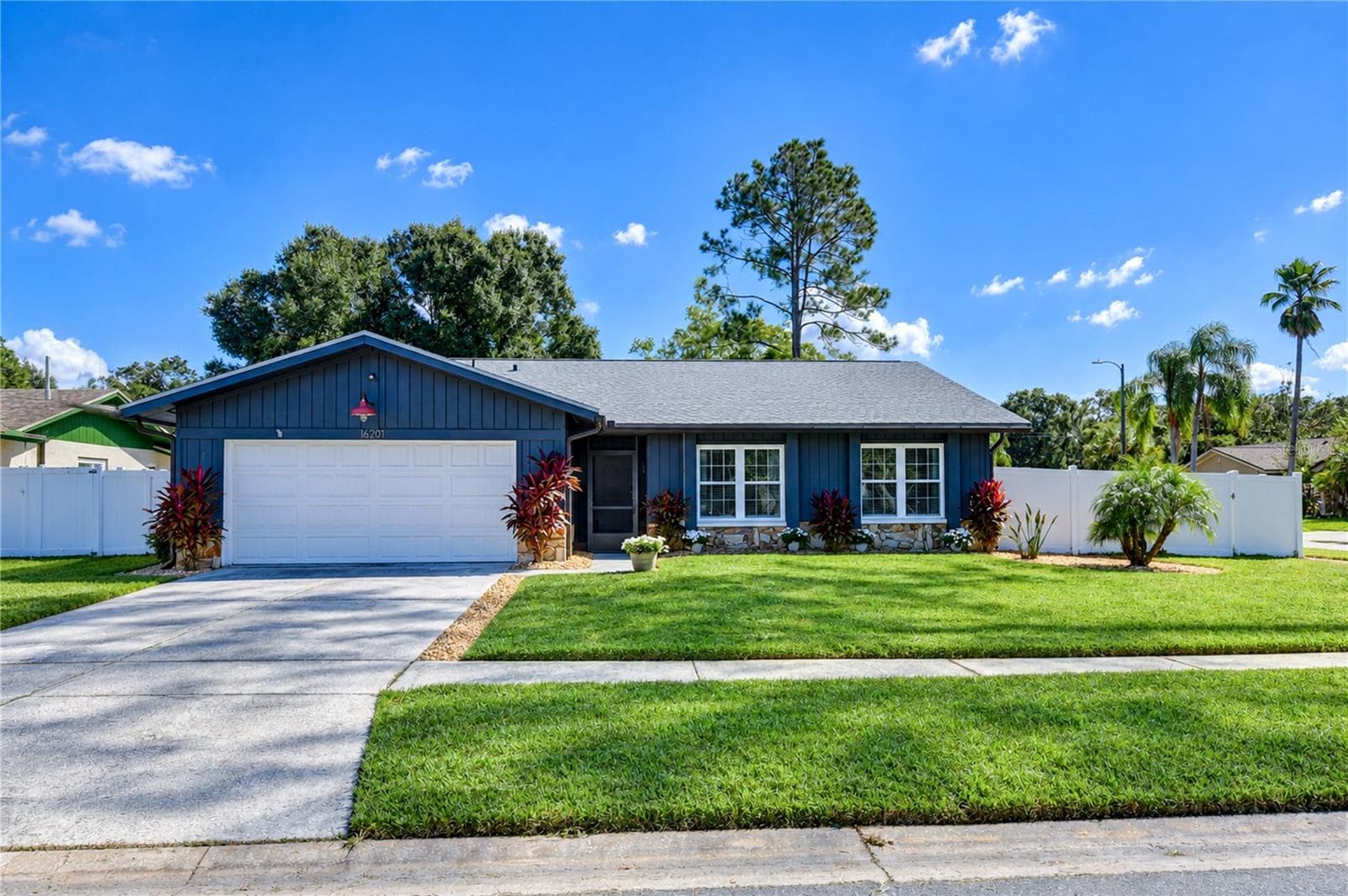 Single Family Residence at 16201 PARKSIDE DR, TAMPA, photo 3 of 32