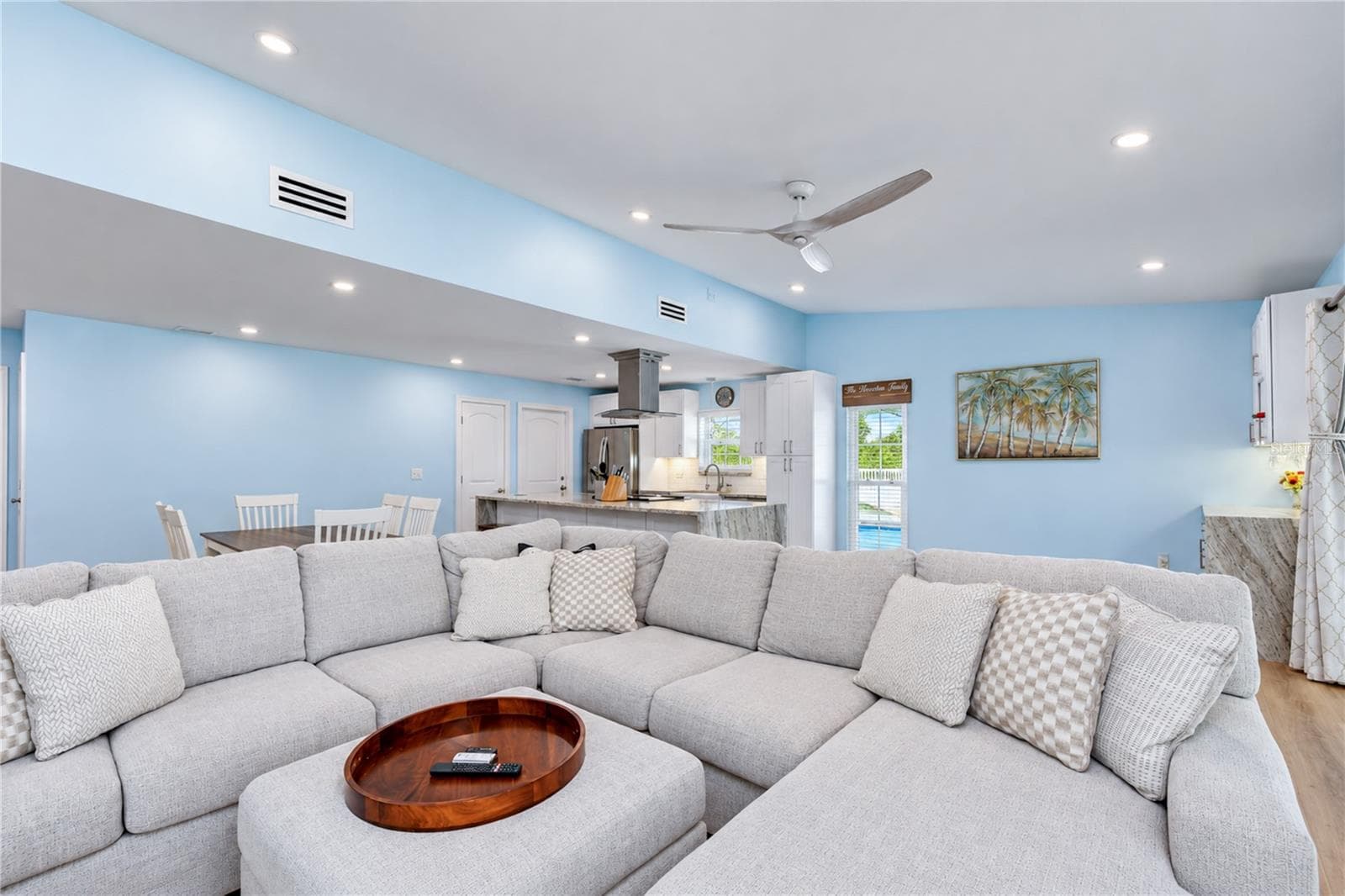 Single Family Residence at 16201 PARKSIDE DR, TAMPA, photo 7 of 32