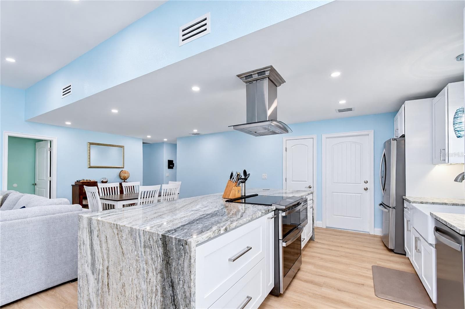 Single Family Residence at 16201 PARKSIDE DR, TAMPA, photo 12 of 32