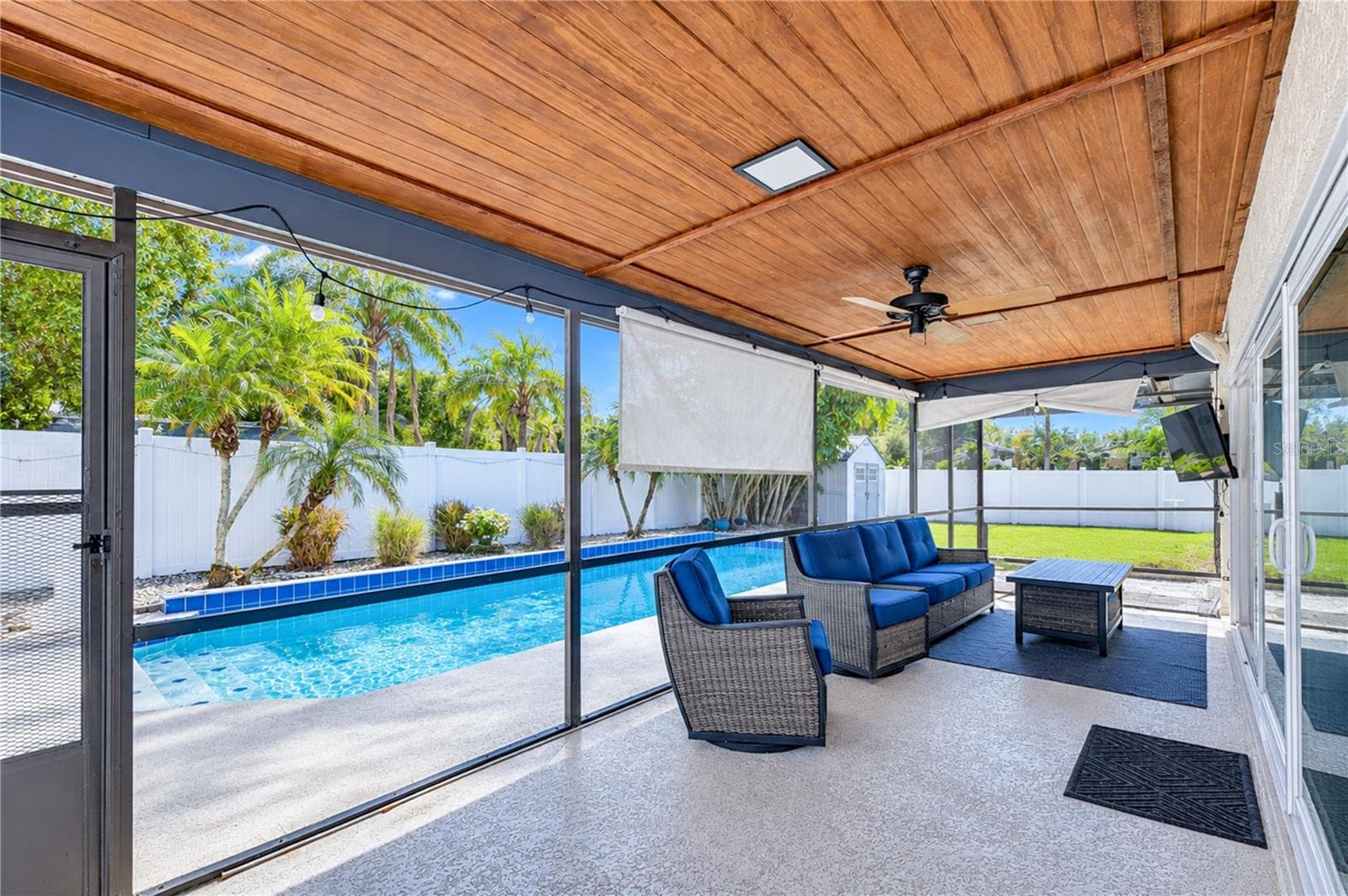 Single Family Residence at 16201 PARKSIDE DR, TAMPA, photo 24 of 32