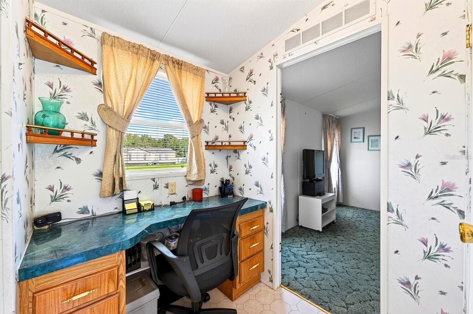 Built-in desk/office space. - 3150 MORNING LIGHT WAY, KISSIMMEE
