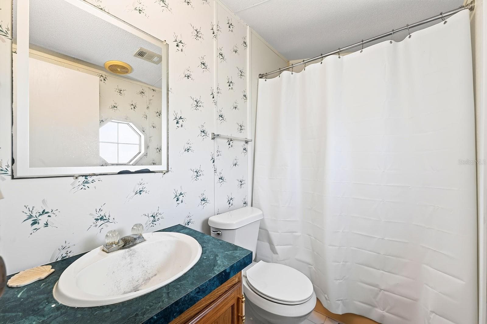 Second full bath. - 3150 MORNING LIGHT WAY, KISSIMMEE
