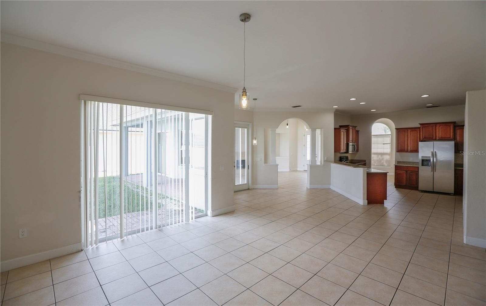family room - 6829 BUSHNELL DR, LAKELAND