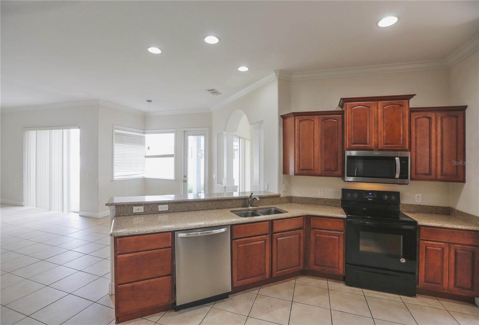 Single Family Residence at 6829 BUSHNELL DR, LAKELAND, photo 8 of 28