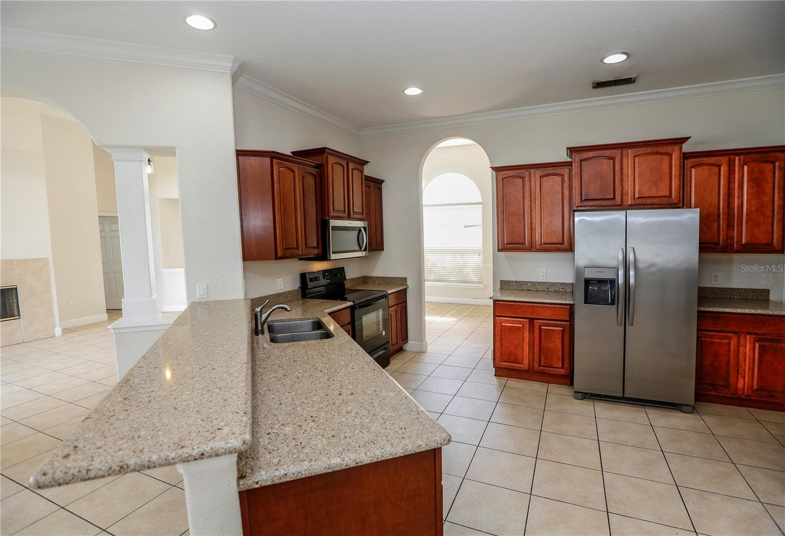 granite counters - 6829 BUSHNELL DR, LAKELAND