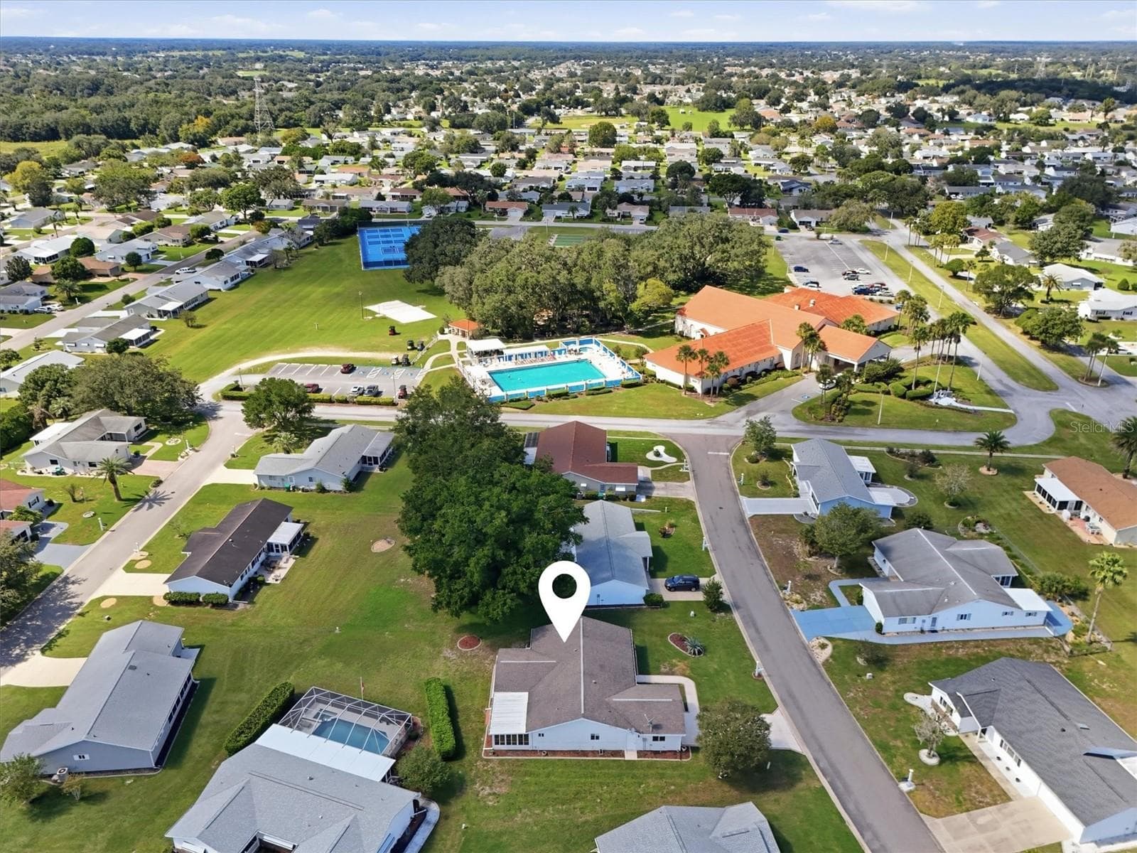 House is walking distance to the Pool and Clubhouse. - 9892 SE 177TH LN, SUMMERFIELD