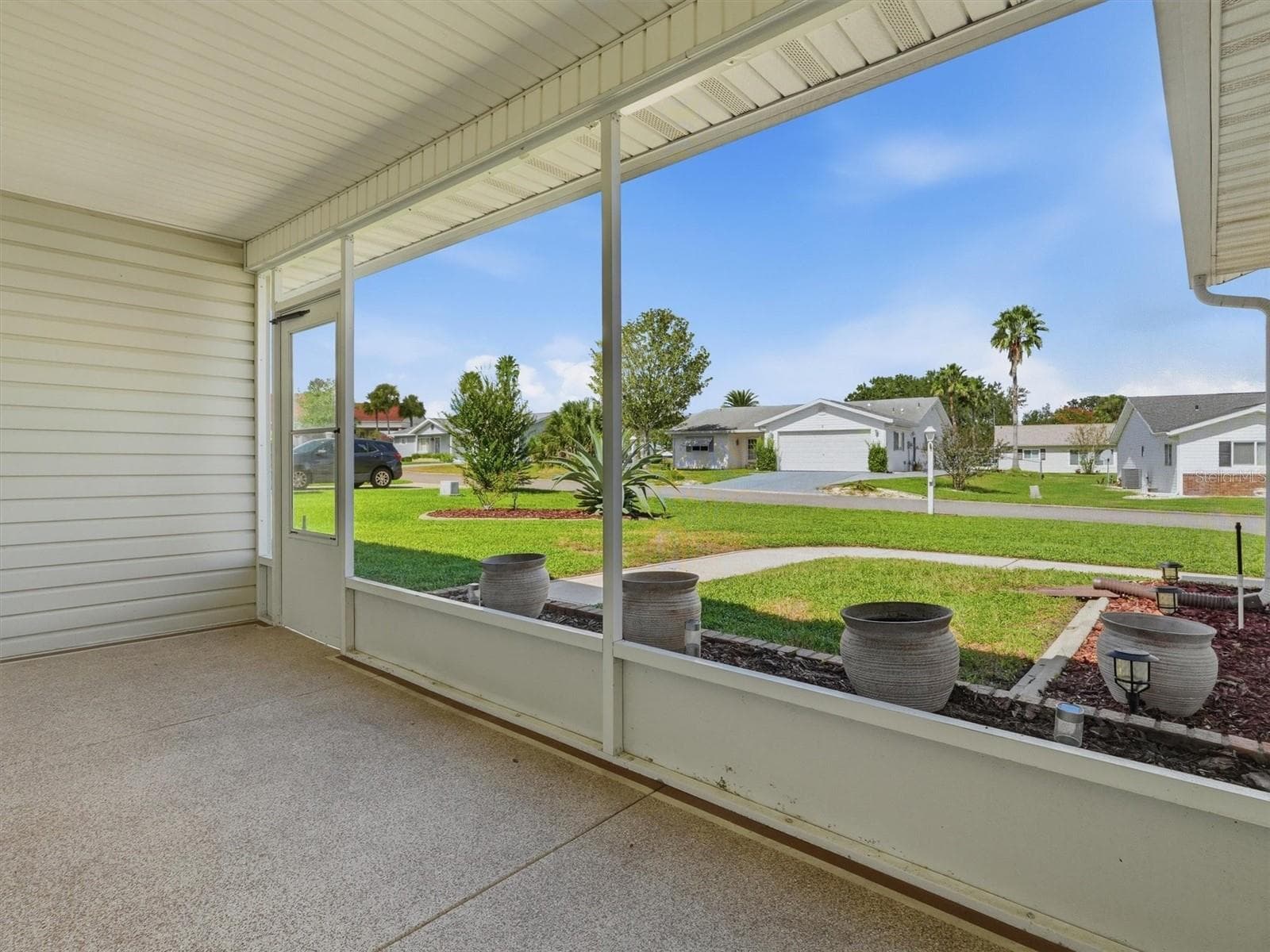 Screened Front Porch - 9892 SE 177TH LN, SUMMERFIELD