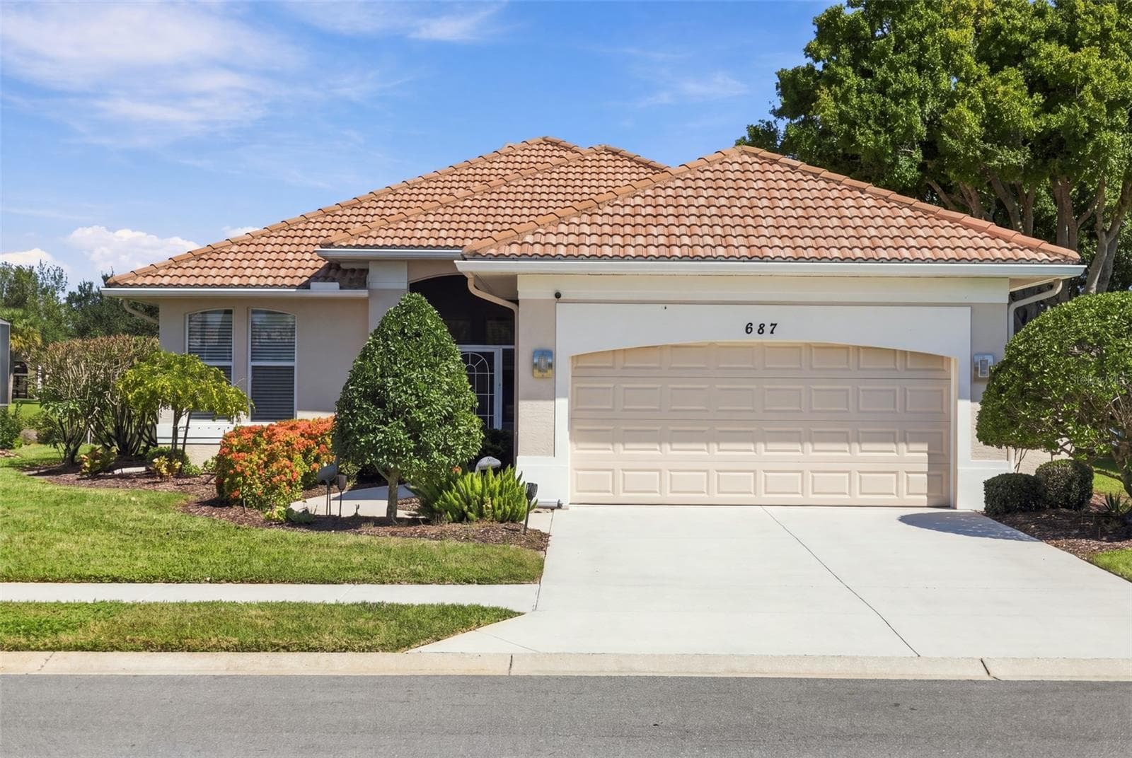 Single Family Residence at 687 LAKESCENE DR, VENICE, photo 2 of 53