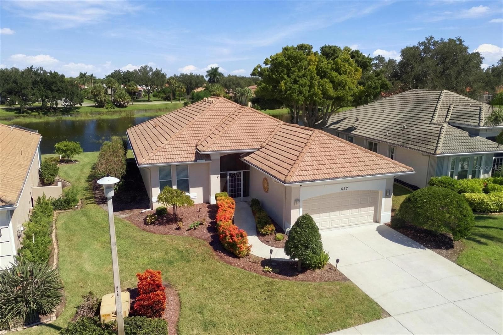 Lake views - 687 LAKESCENE DR, VENICE