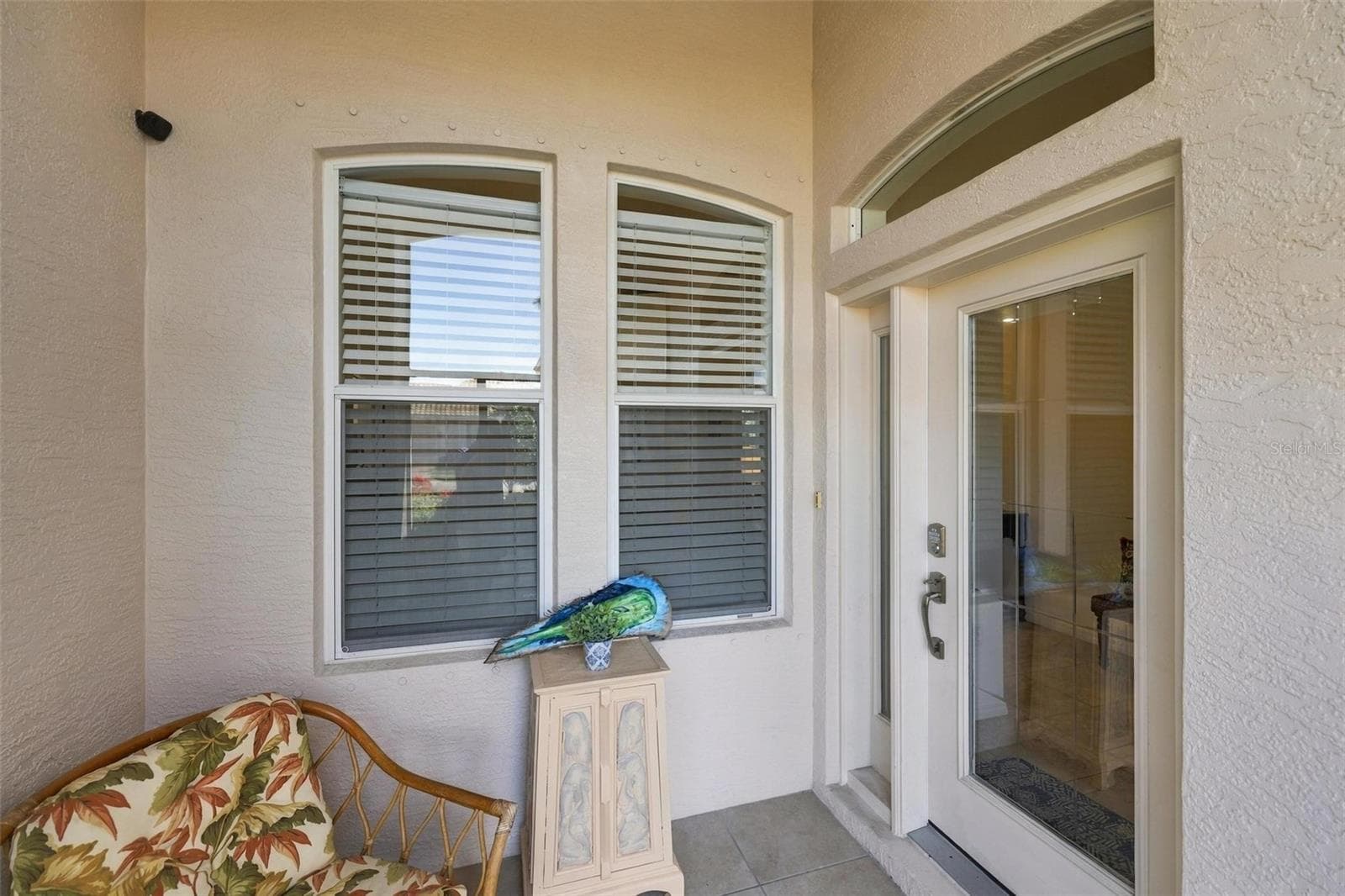 Screened front entry - 687 LAKESCENE DR, VENICE