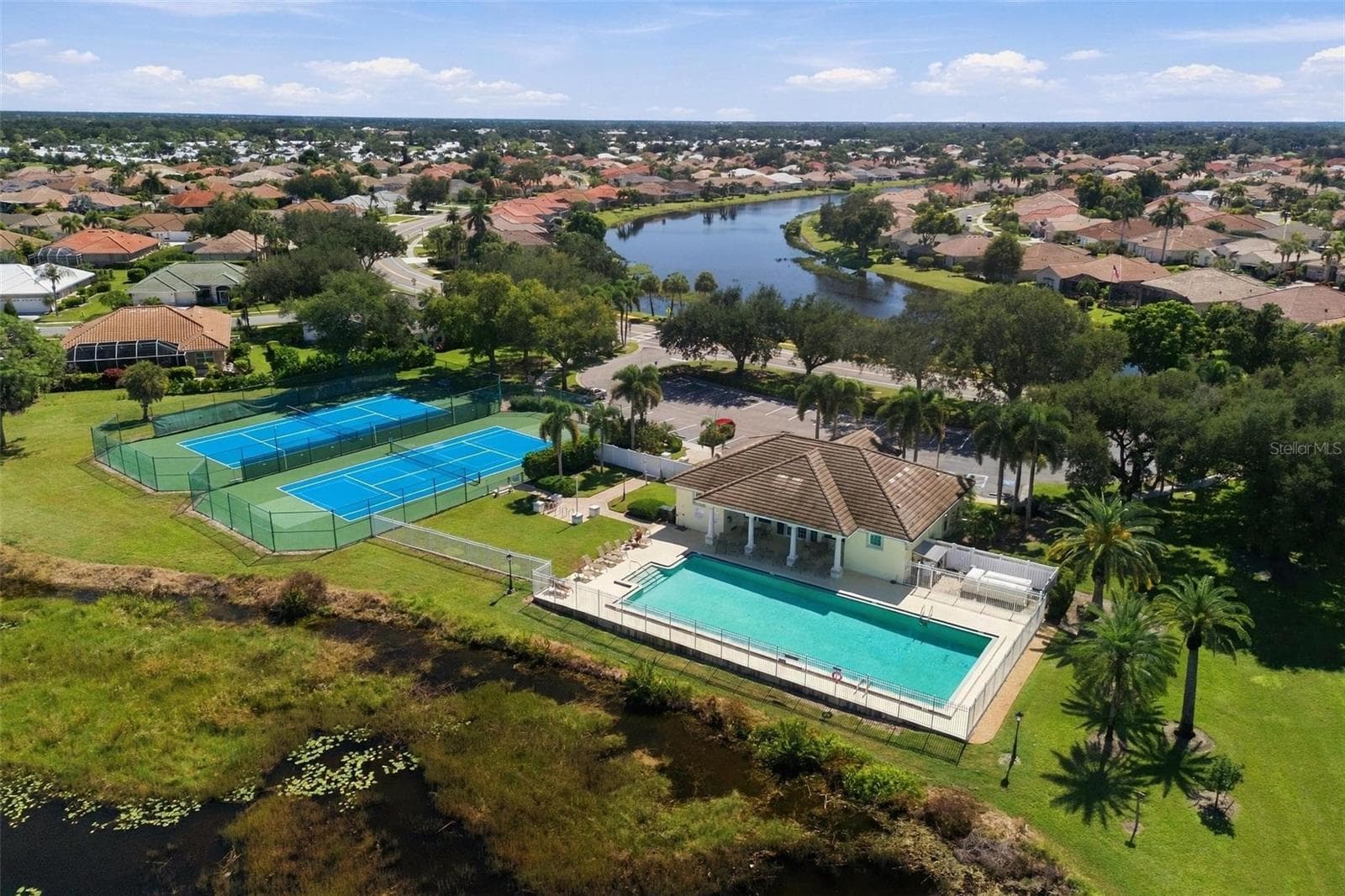Lakes of Jacaranda Amenities Center - 687 LAKESCENE DR, VENICE