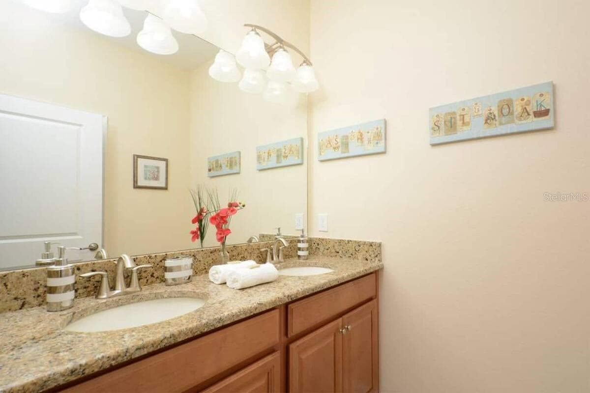 Townhouse at 4870 CLOCK TOWER DR, KISSIMMEE, photo 10 of 19