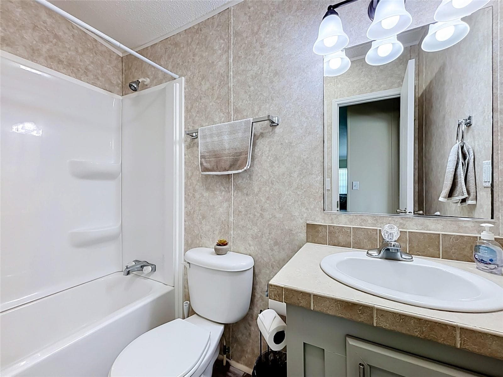 2nd Bathroom - 2733 RIVKIN DR, KISSIMMEE