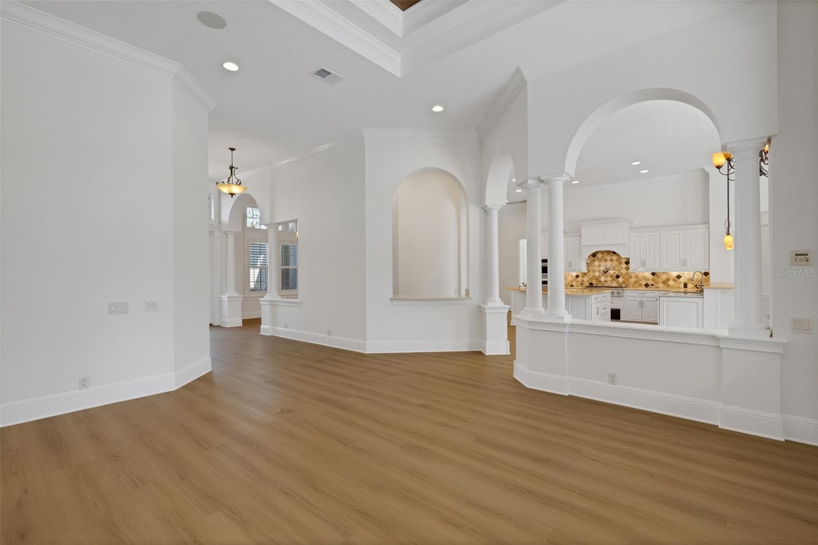 The expansive layout makes this a great home for large families and those who love to entertain. - 6562 EAGLE VIEW LOOP, LAKELAND