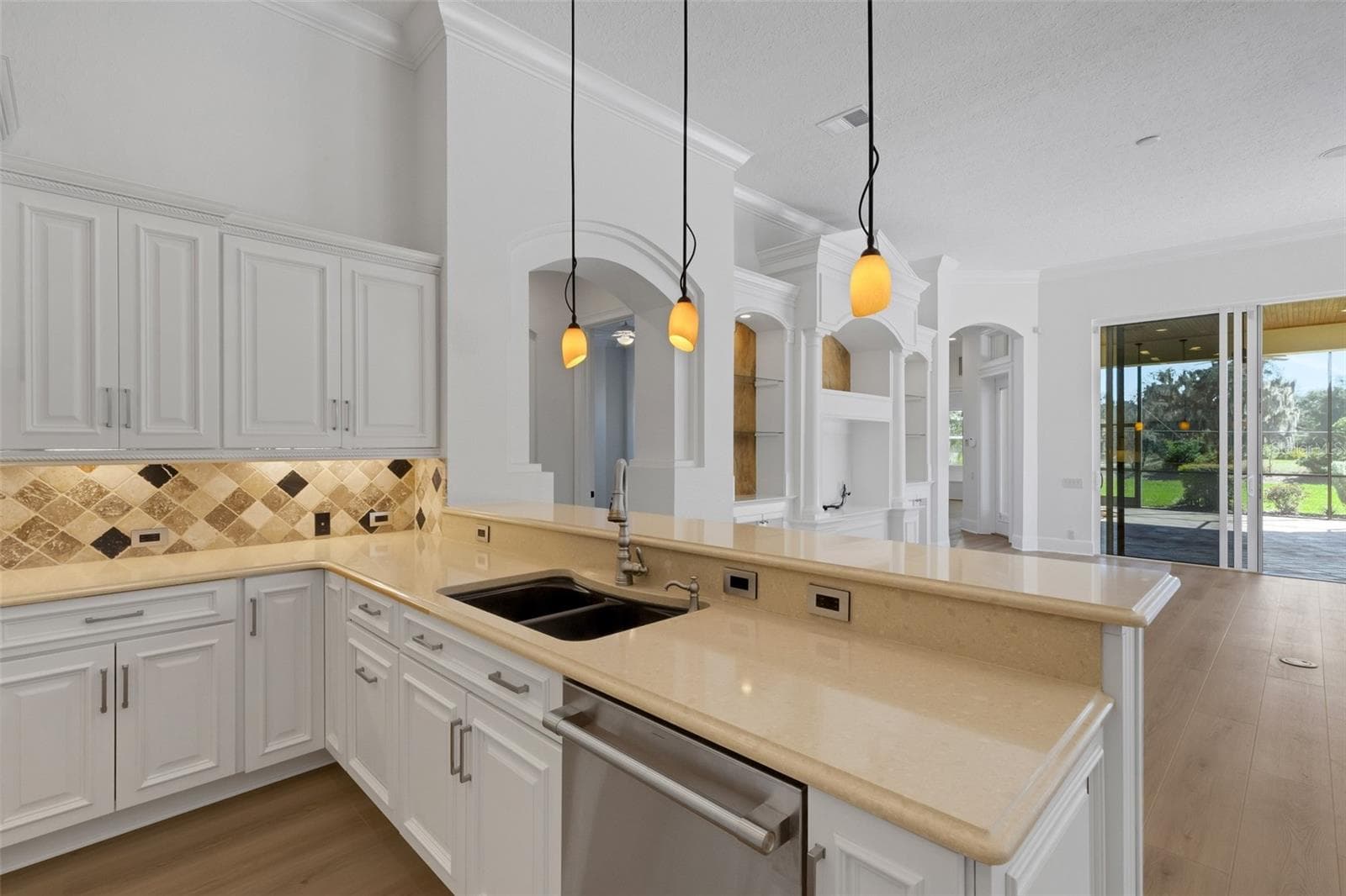 Everywhere you look the thoughtful design of this stunning home will simply amaze even the most daunted homebuyer. - 6562 EAGLE VIEW LOOP, LAKELAND