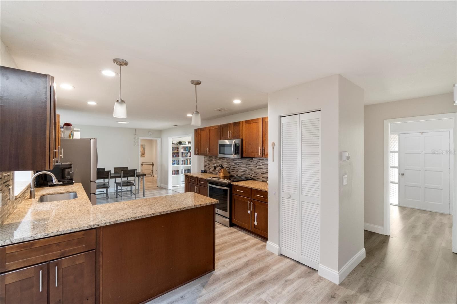 Kitchen/Foyer/Dining Area - 235 TOLLGATE TRL, LONGWOOD