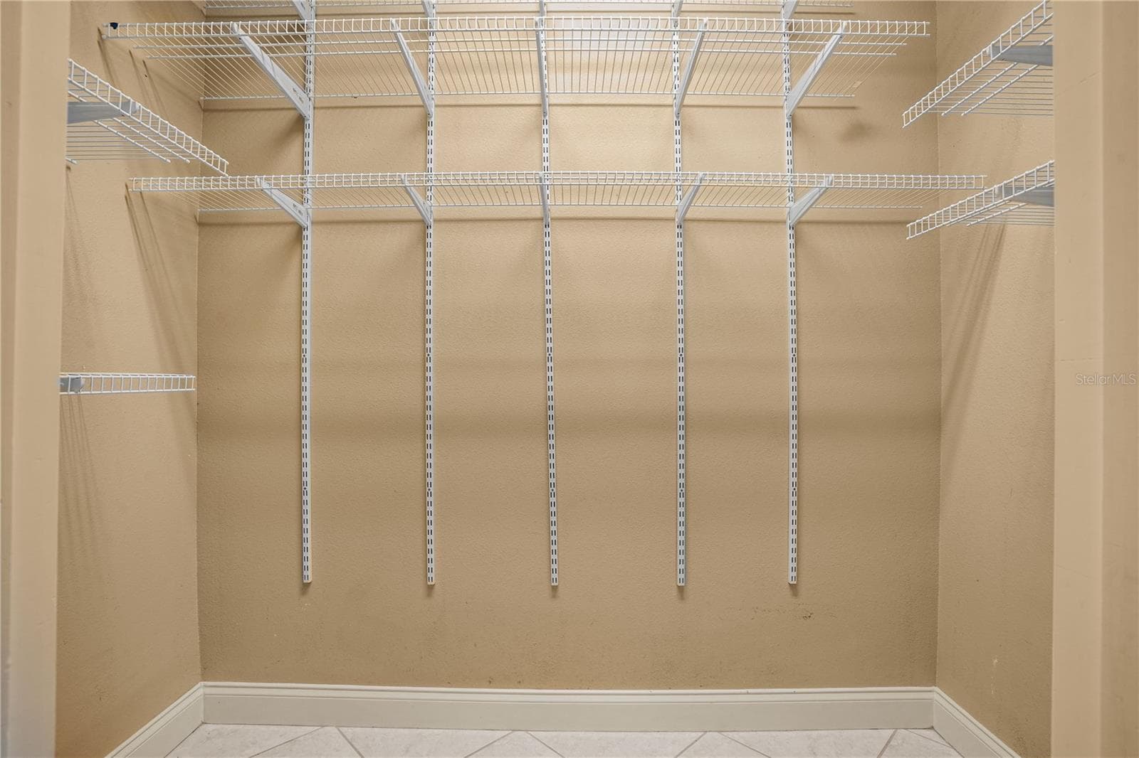 Primary Walk-In Closet - 2223 WEKIVA VILLAGE LN, APOPKA