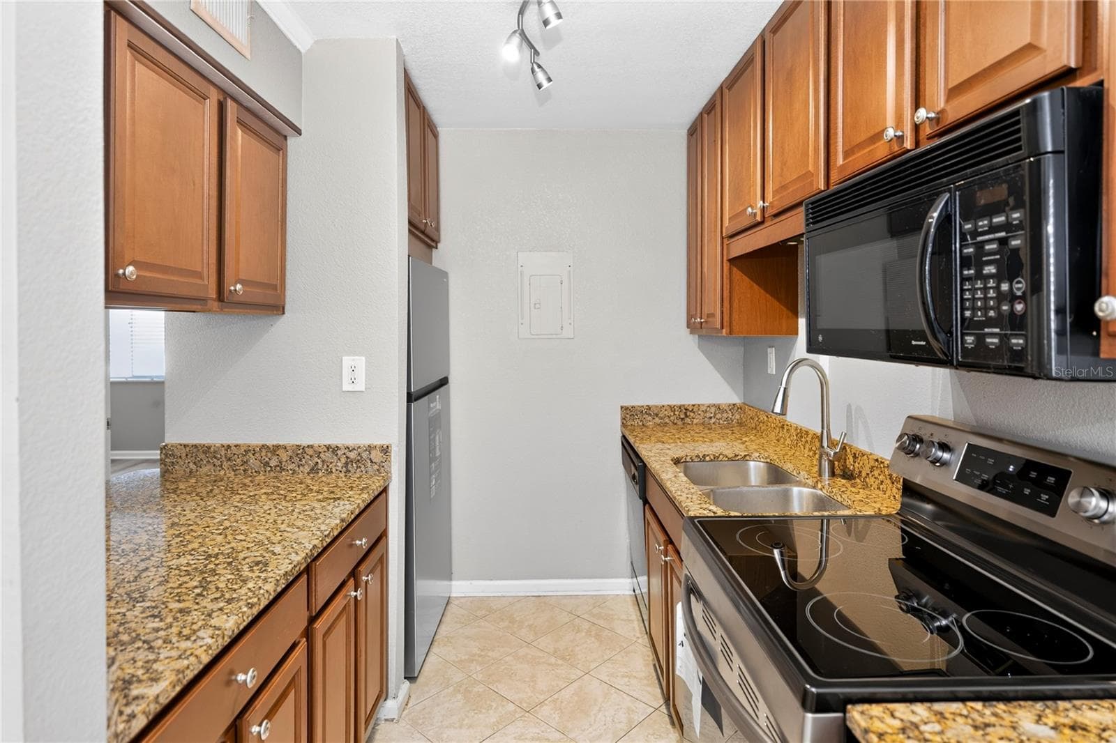 Condominium at 629 DELANEY AVE #18, ORLANDO, photo 7 of 17