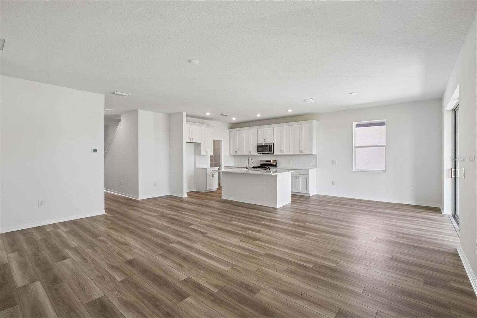 Single Family Residence at 8708 CANARD CV, PALMETTO, photo 4 of 54