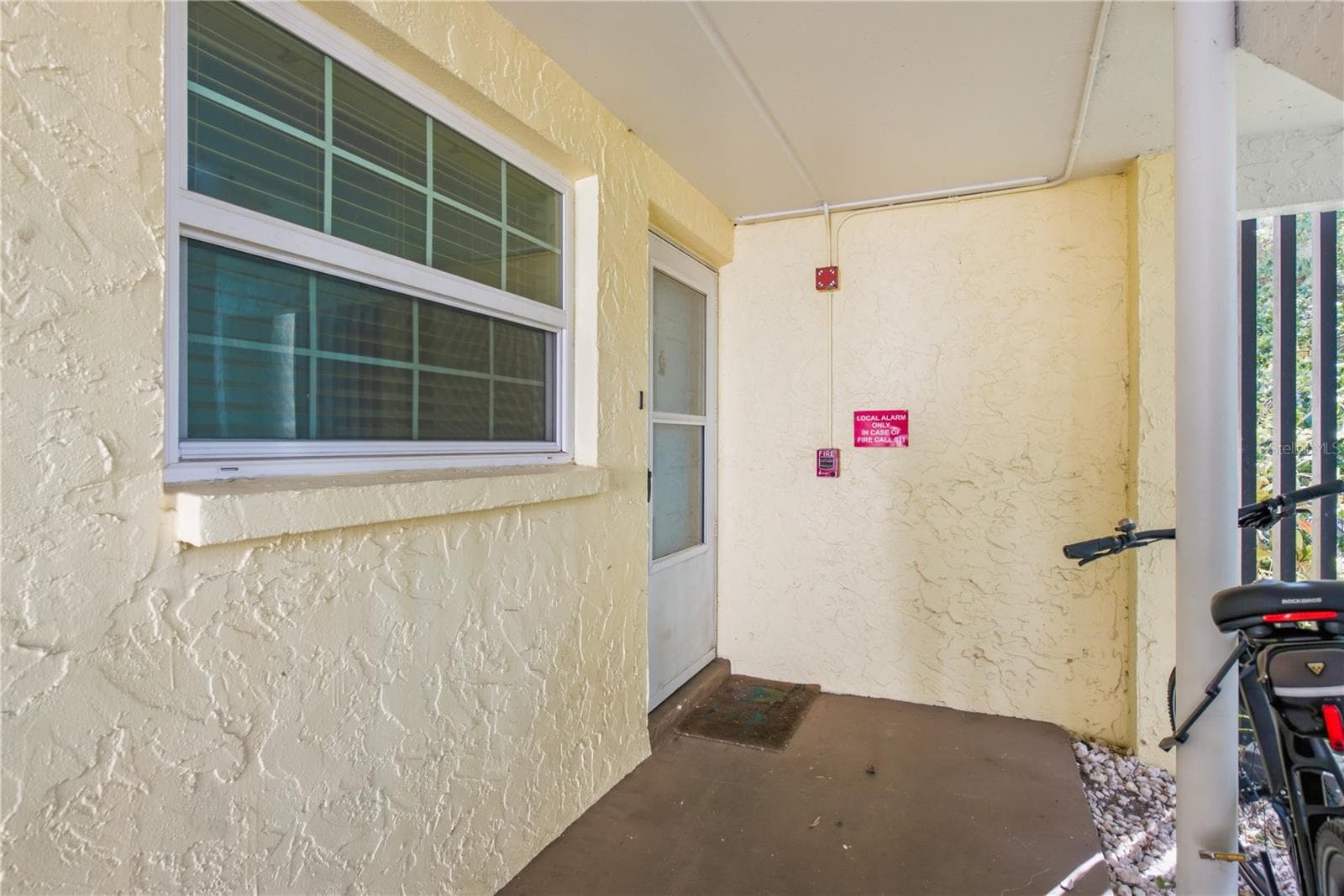 End unit tucked way - 821 DELEON CT #109, DUNEDIN