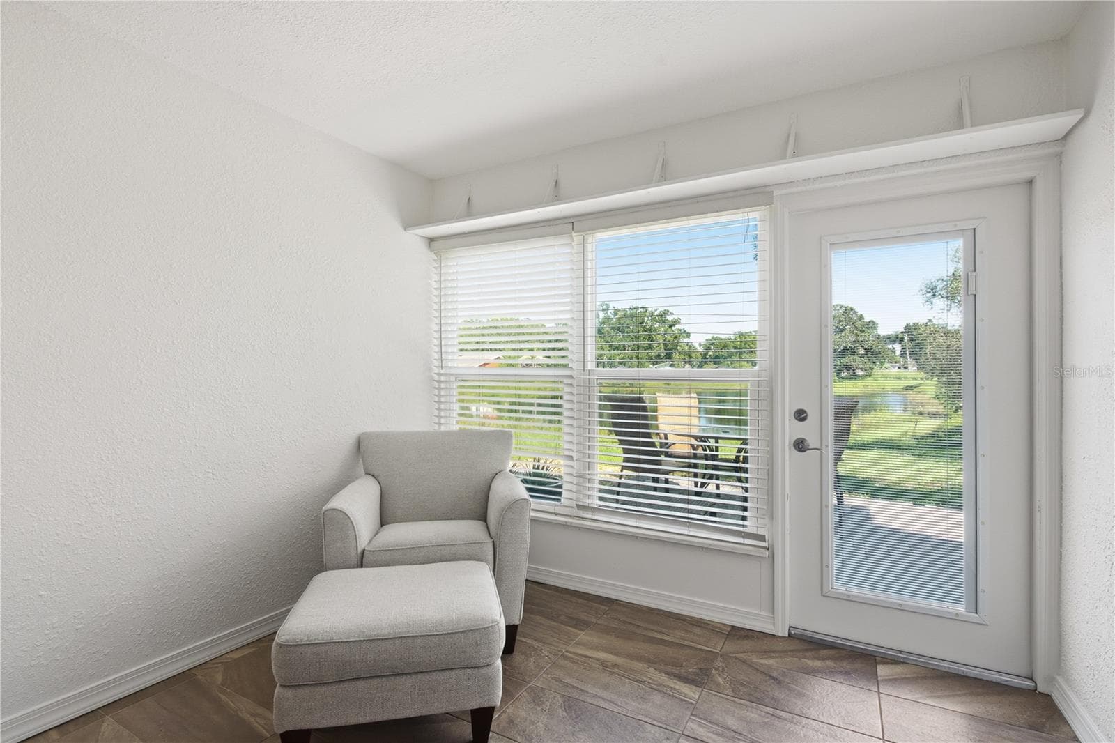 Florida room, With pond view - 821 DELEON CT #109, DUNEDIN