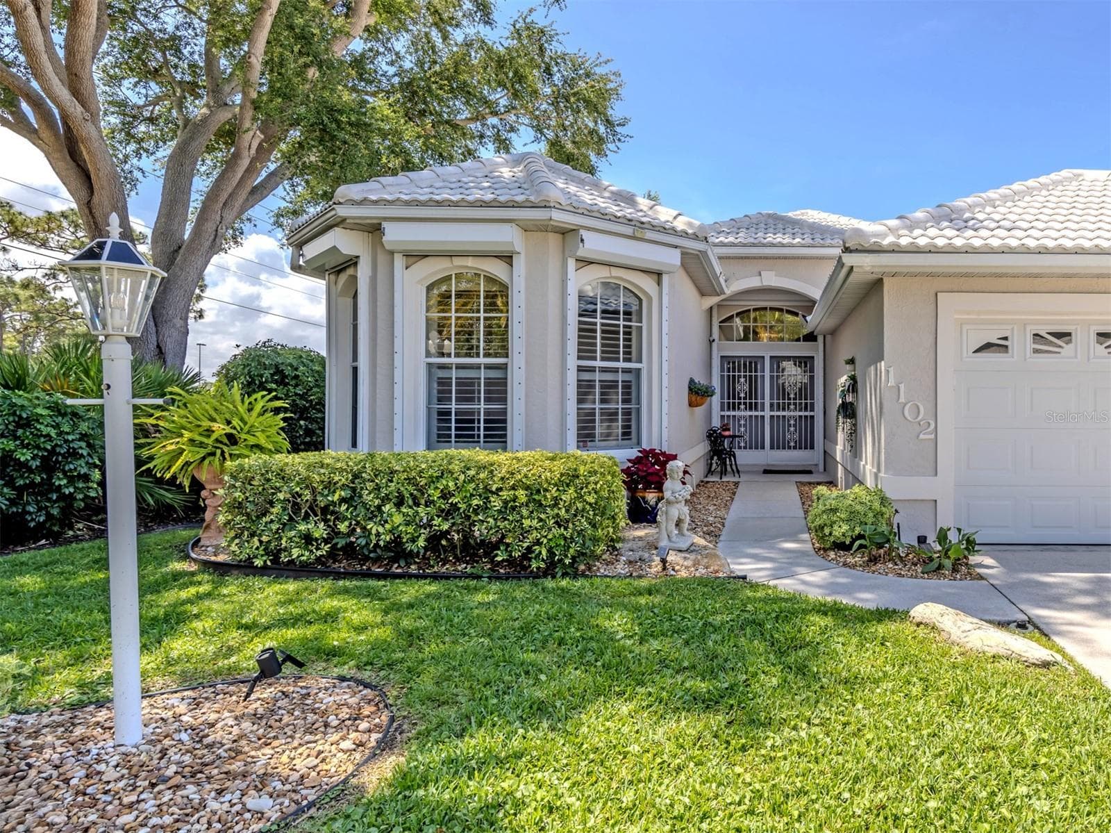 Single Family Residence at 1102 SOUTHLAKE CT, VENICE, photo 2 of 54