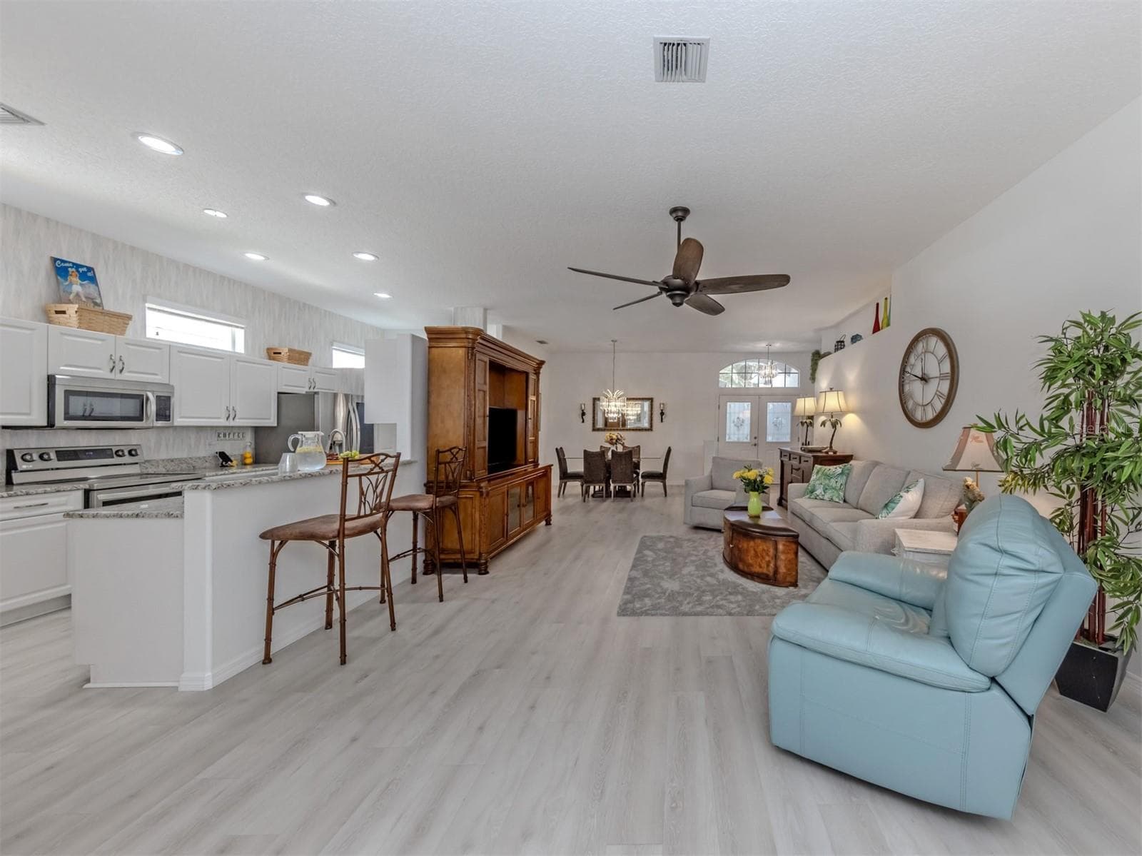 Single Family Residence at 1102 SOUTHLAKE CT, VENICE, photo 5 of 54