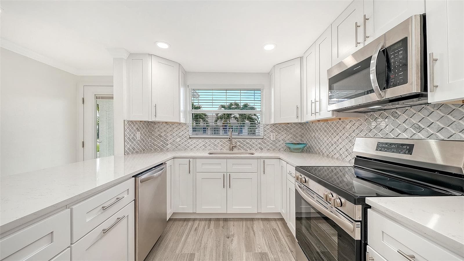 Half Duplex at 917 SPANISH DR N, LONGBOAT KEY, photo 9 of 75