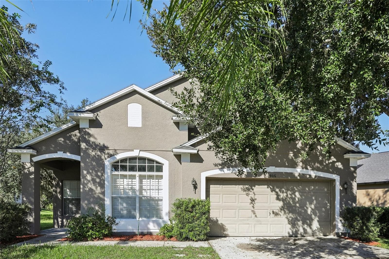 1806 ANNA CATHERINE DR