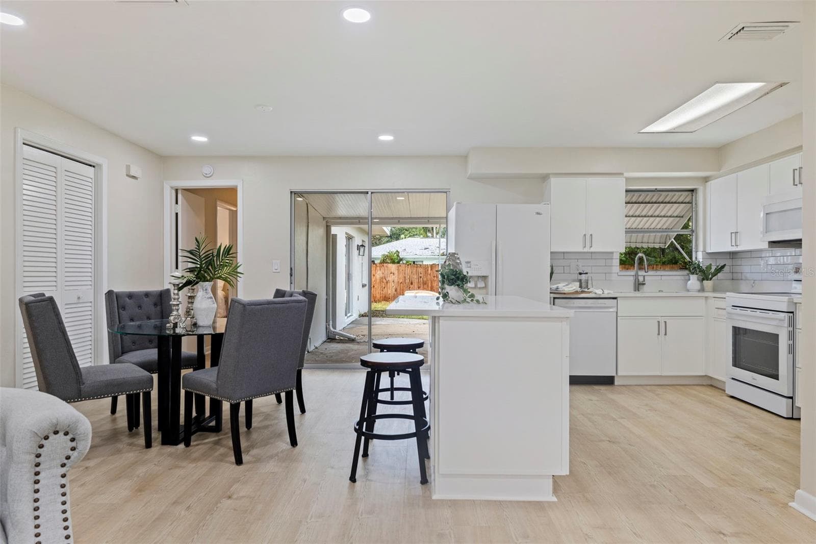 Single Family Residence at 110 N NIMBUS AVE, CLEARWATER, photo 8 of 35