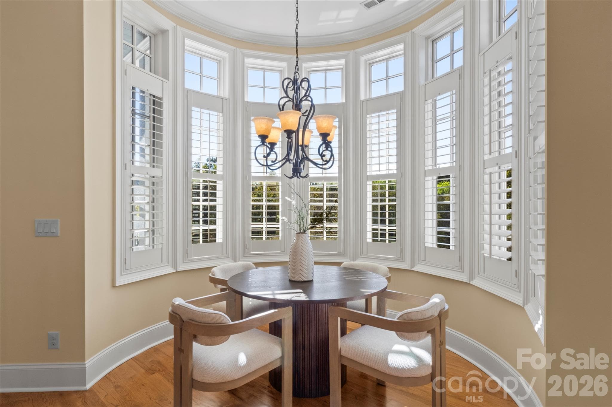 Dedicated breakfast knook with loads of natural light overlooking the backyard - 973 Pinnacle Drive, Iron Station