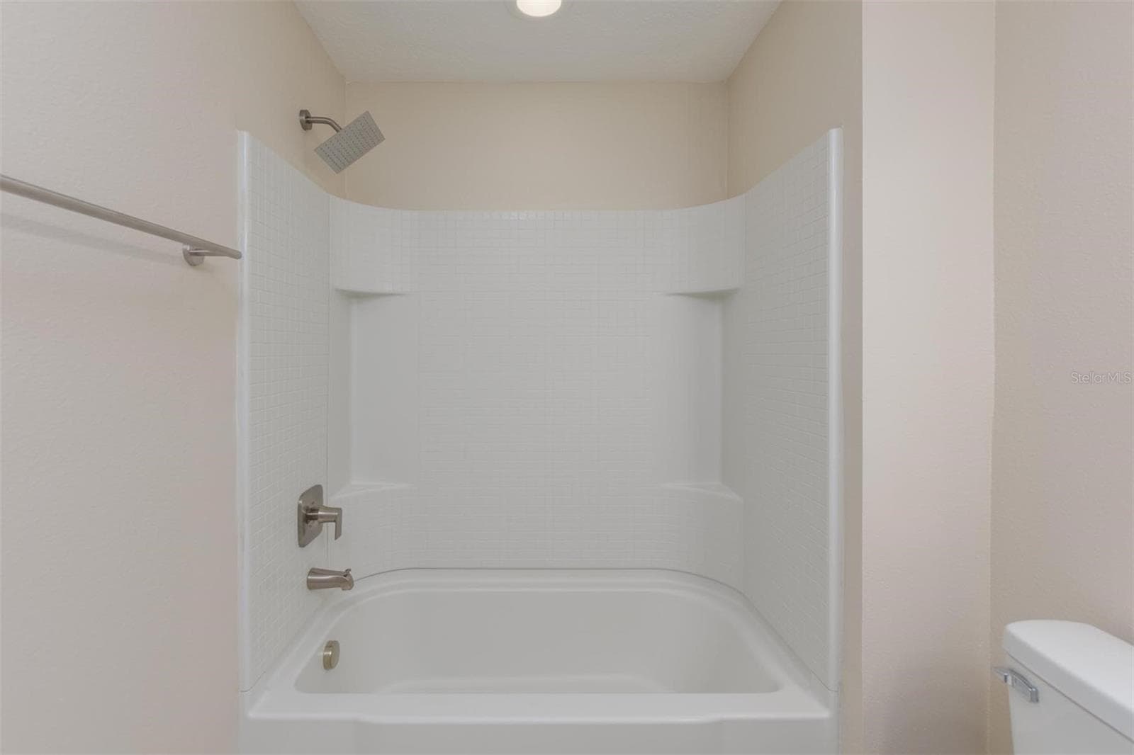 Bathtub/shower - 1485 RYLEE ROCK WAY, KISSIMMEE
