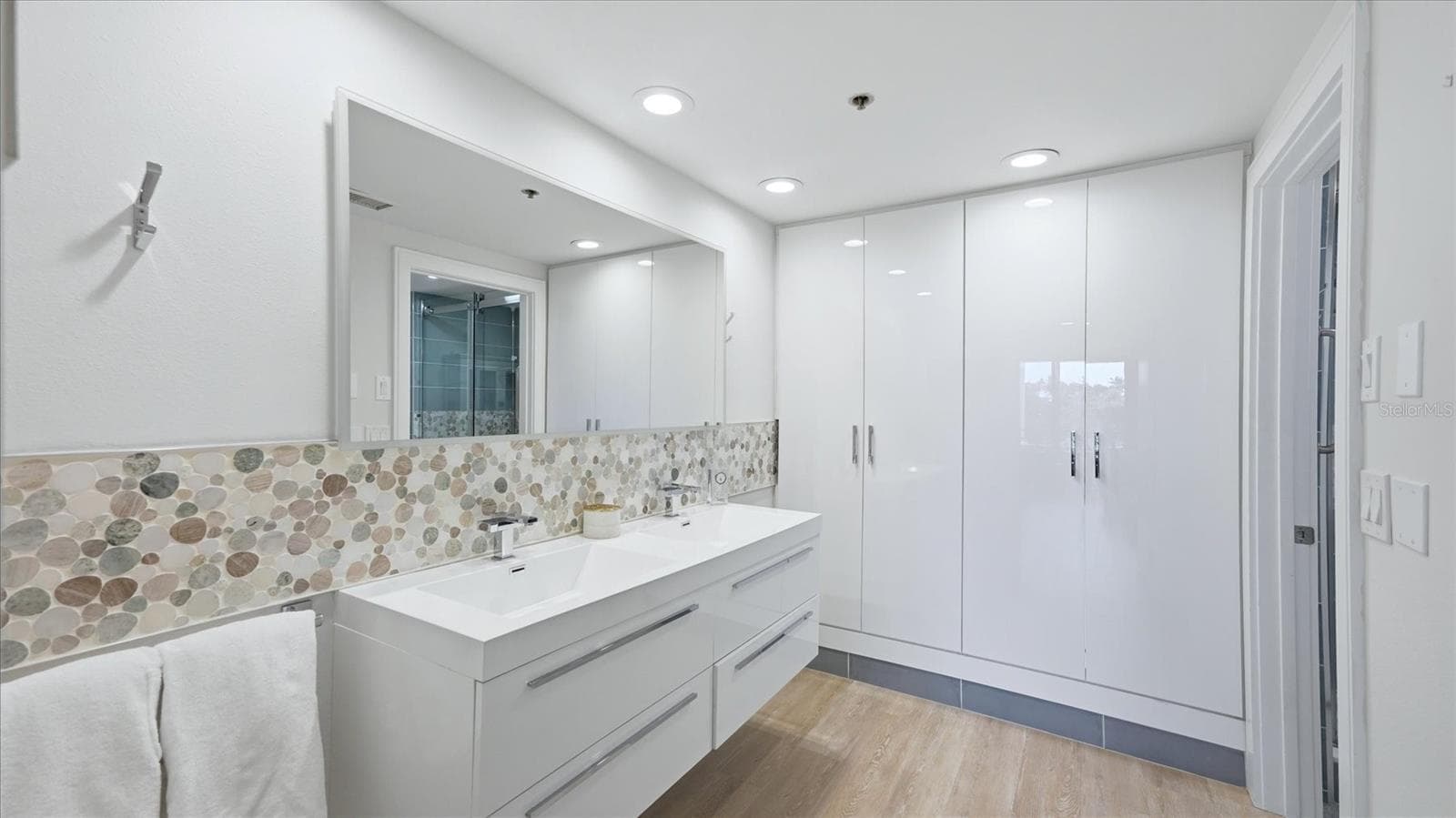 Condominium at 1255 N GULFSTREAM AVE #204, SARASOTA, photo 19 of 31