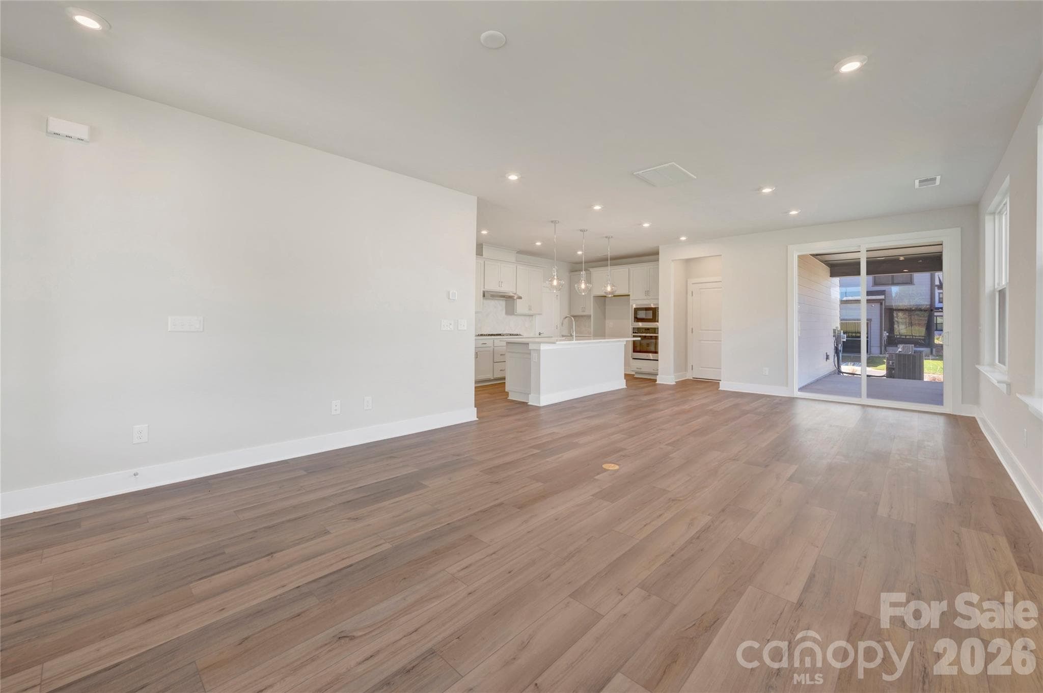 Open Concept first floor - 75 Seven Oaks Landing, Belmont