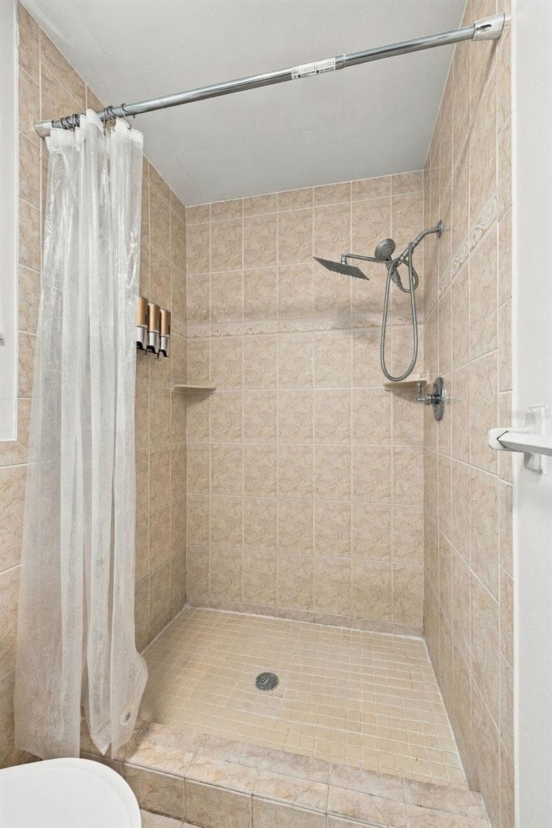 primary bathroom - 9968 136TH ST, SEMINOLE