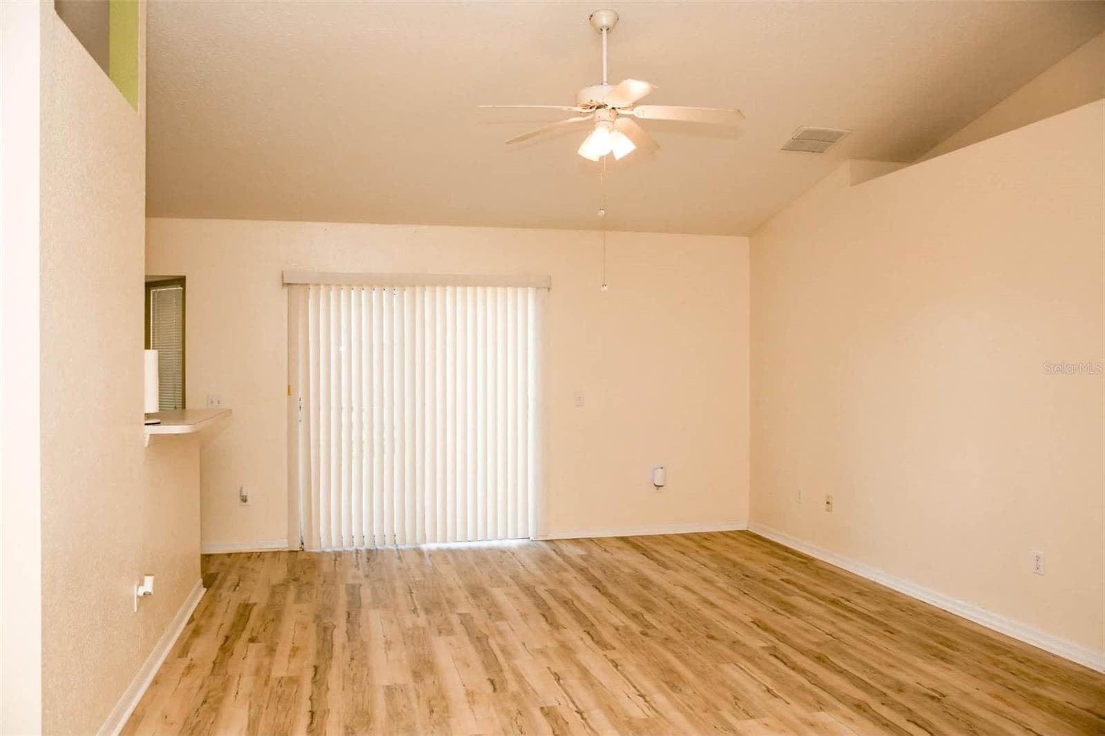 Single Family Residence at 13 HEMLOCK CT, OCALA, photo 3 of 10