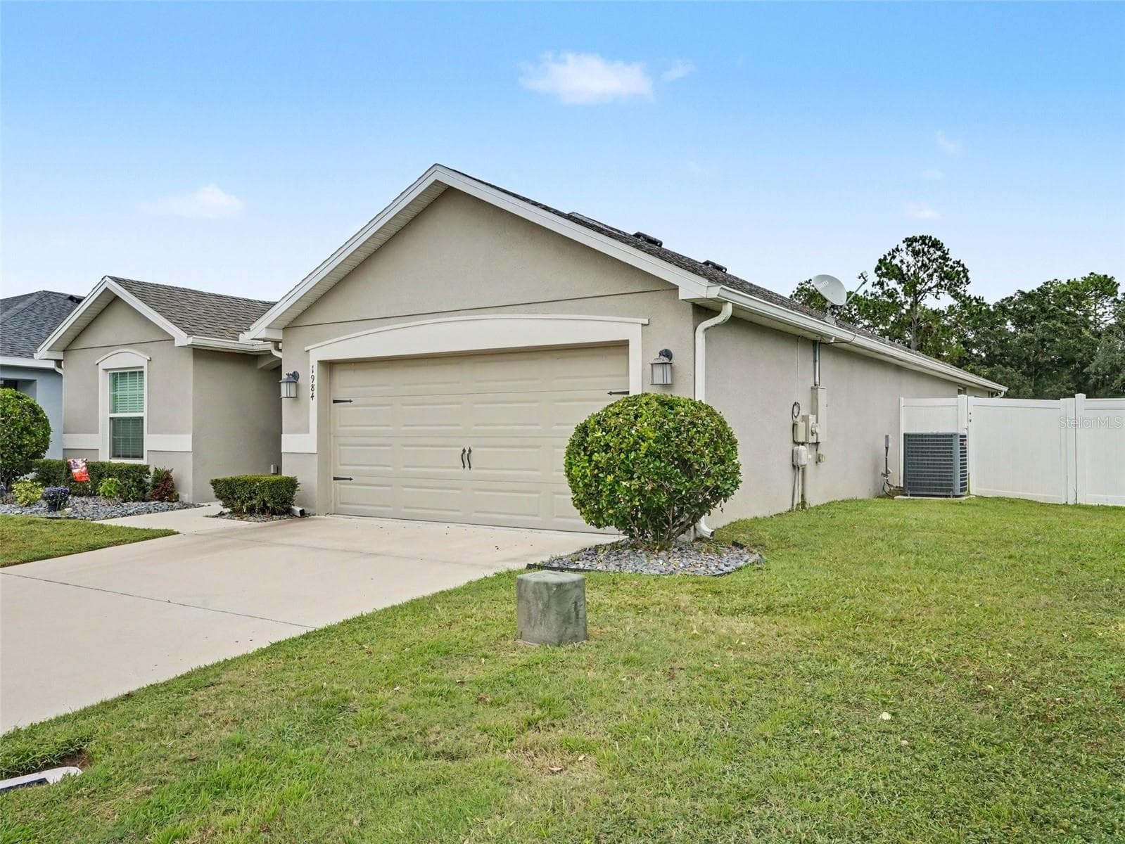 Single Family Residence at 1984 HARVEST LANDING CIR, LAKELAND, photo 2 of 31