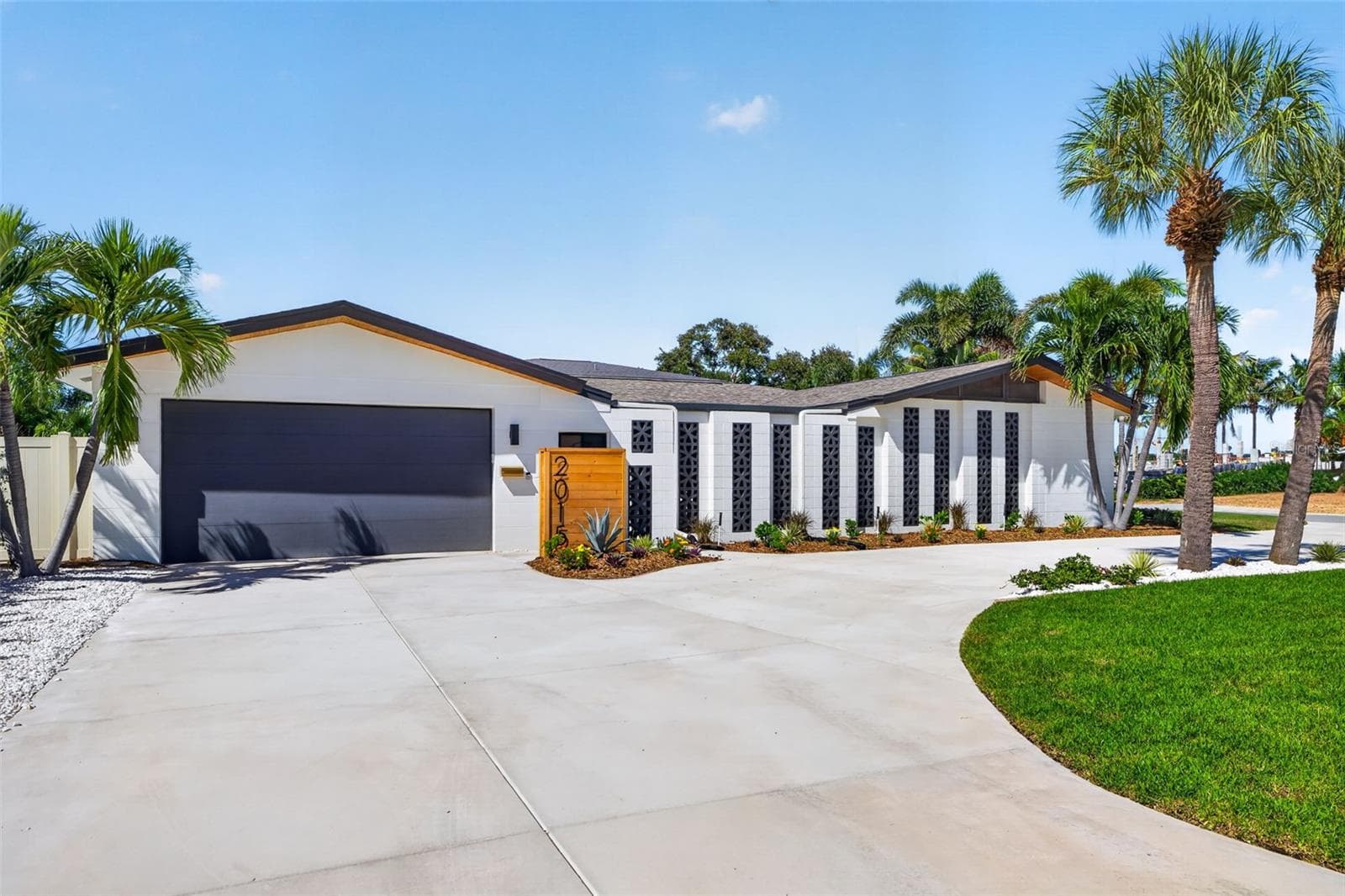 Single Family Residence at 2015 DOLPHIN BLVD S, ST PETERSBURG, photo 2 of 62