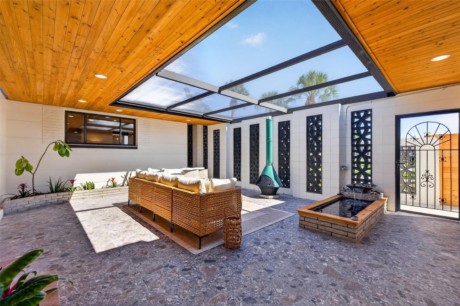 Single Family Residence at 2015 DOLPHIN BLVD S, ST PETERSBURG, photo 46 of 62