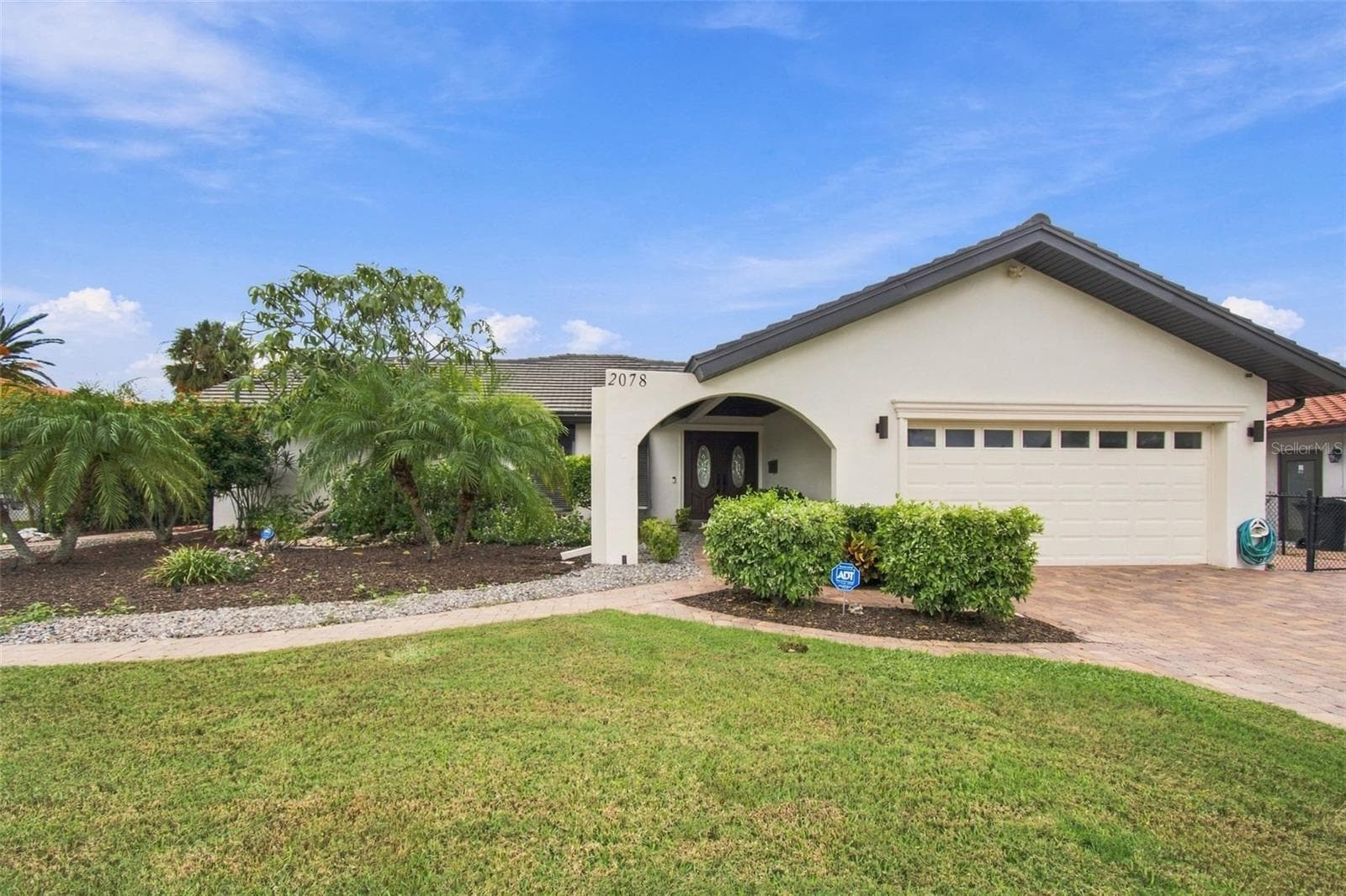 Single Family Residence at 2078 NE MONTANA AVE NE, ST PETERSBURG, photo 6 of 77